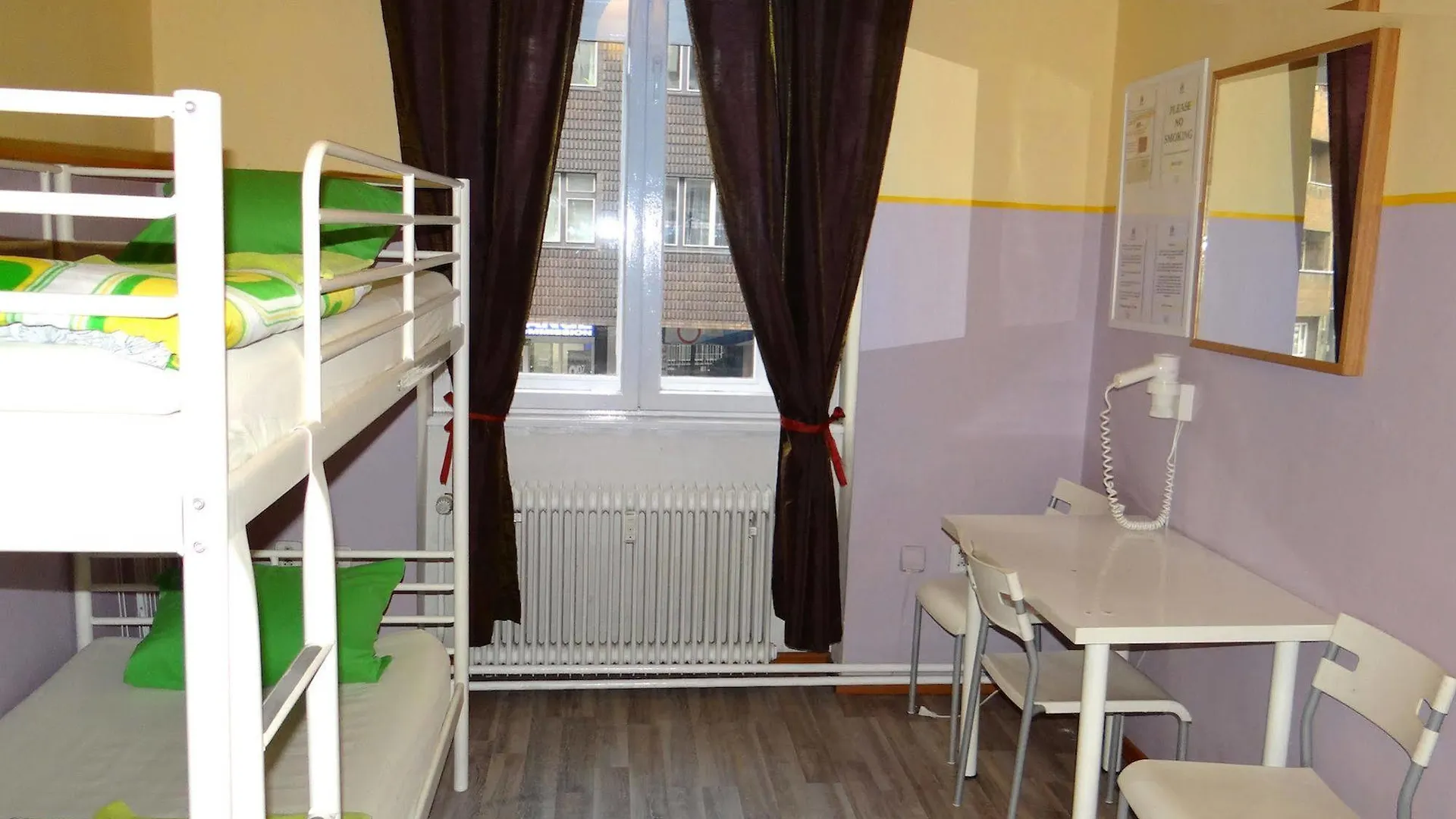 Sokolska Youth Hostel Praga
