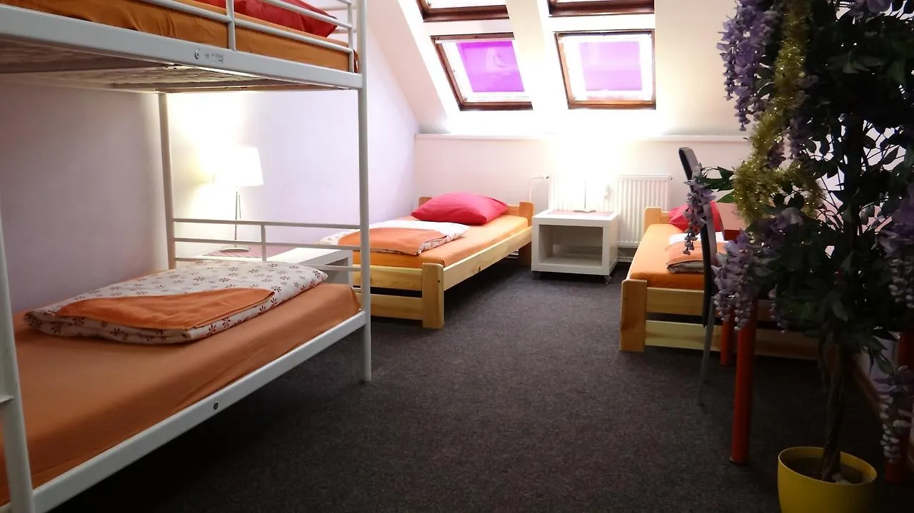 Sokolska Youth Hostel Прага