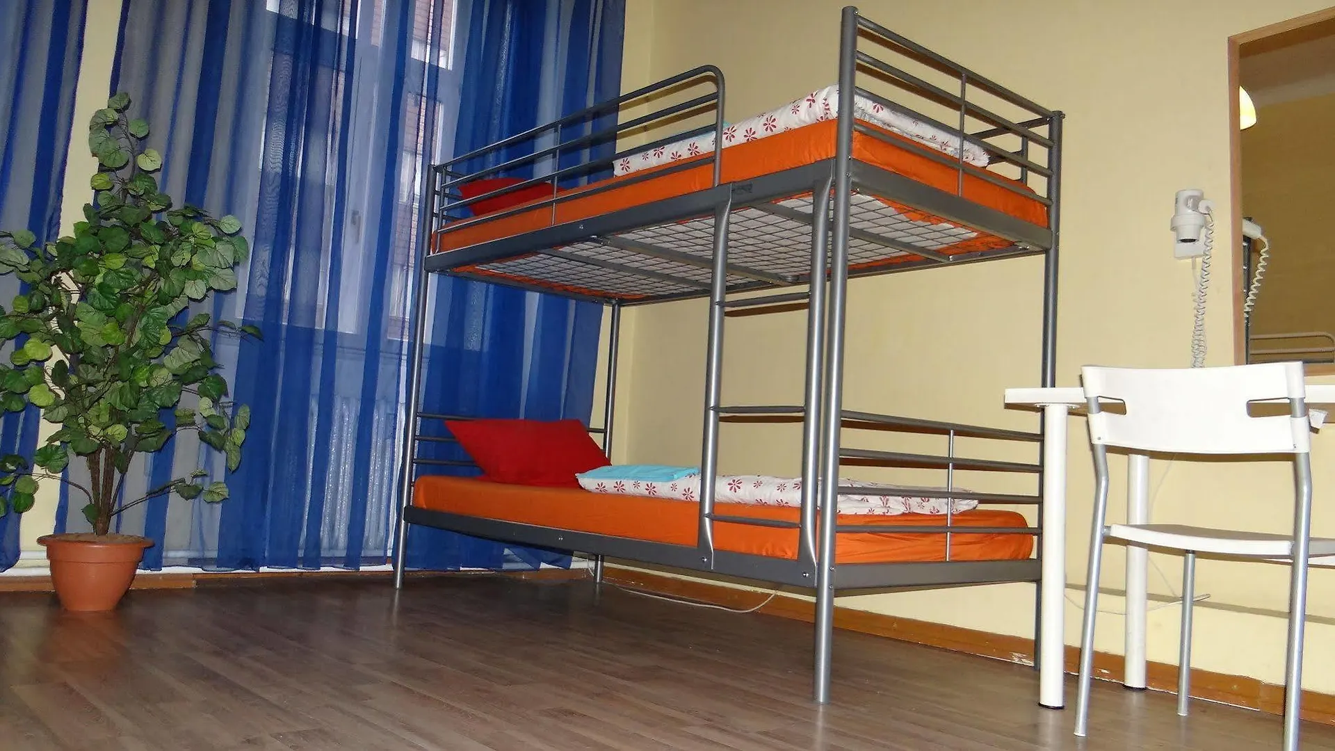 Sokolska Youth Hostel Прага
